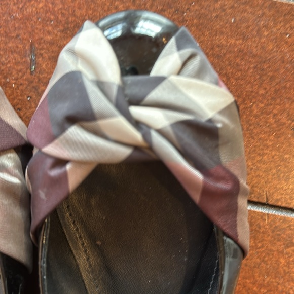 BURBERRY Patent Leather Flats. Size 36. Excellent condition! - Picture 15 of 15